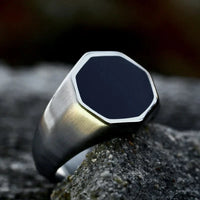 Octagonal Black Signet Ring — vista frontale