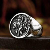 Octagonal Lion Signet Ring — vista laterale