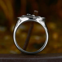 Octagonal Lion Signet Ring — dettaglio del tessuto