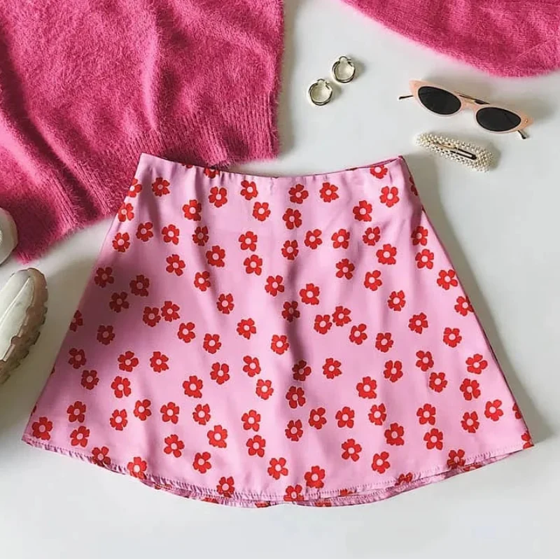 Pink Y2K High Waist Floral Mini Skirt — dettaglio della stampa