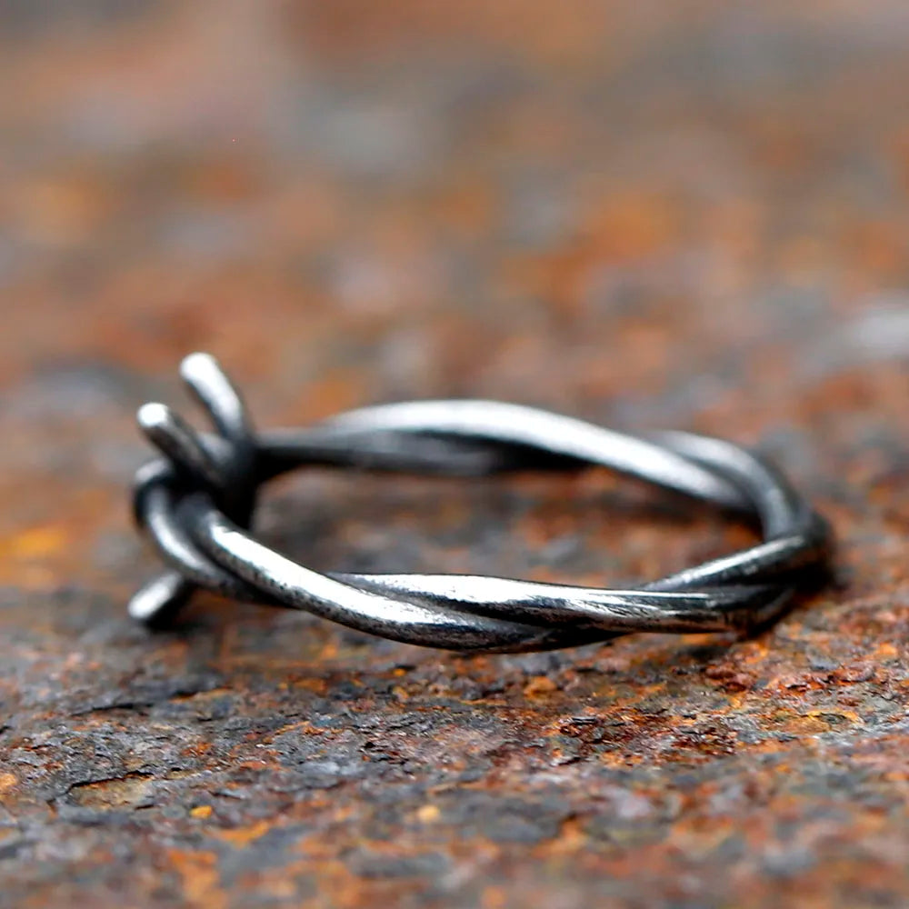 Punk Barbed Wire Abstract Ring — dettaglio