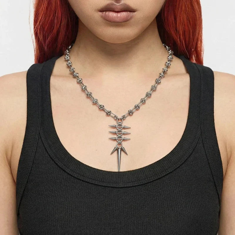 Punk Y2K Grunge Rock Spike Pendant Chain Necklace — vista posteriore