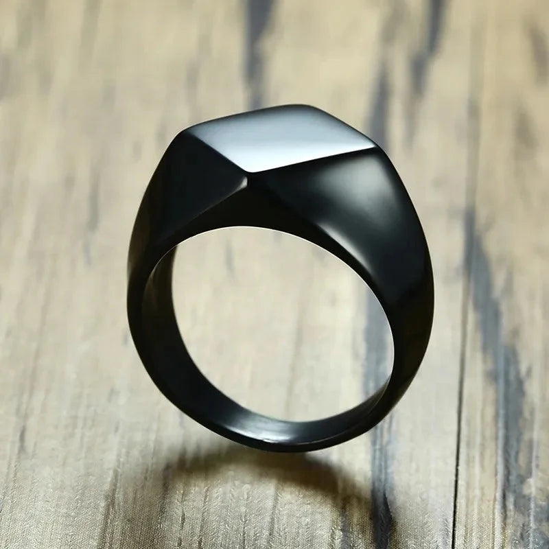 Quadrangle Flat Top Signet Ring — vista laterale