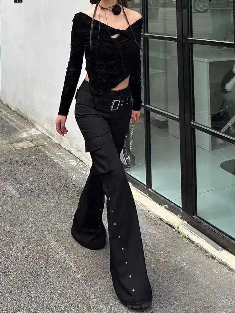 Retro Grunge Y2K Rivet Design Belt Flared Jeans — vista laterale