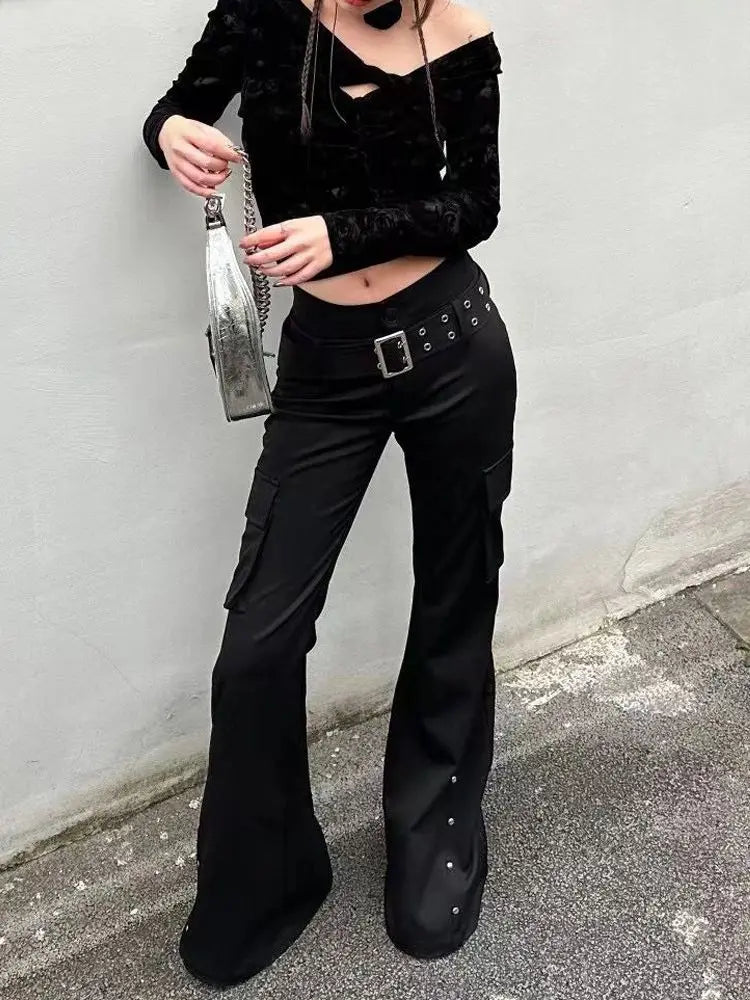 Retro Grunge Y2K Rivet Design Belt Flared Jeans — dettaglio del tessuto