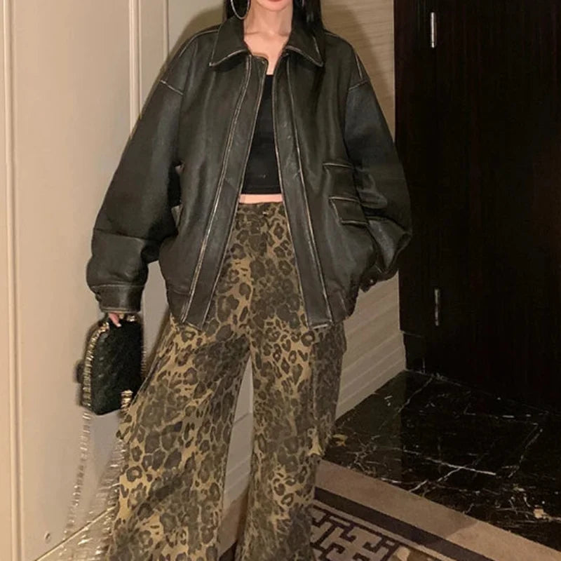 Retro Y2K Oversized Distressed Brown Faux Leather Jacket — vista laterale