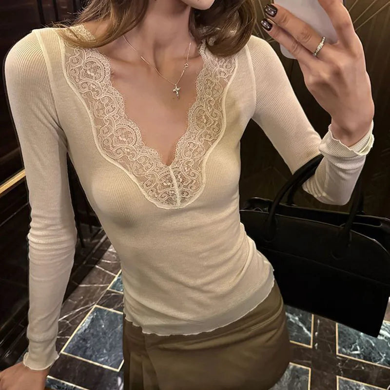 Sexy Y2K Low Cut Lace Trim Top — dettaglio