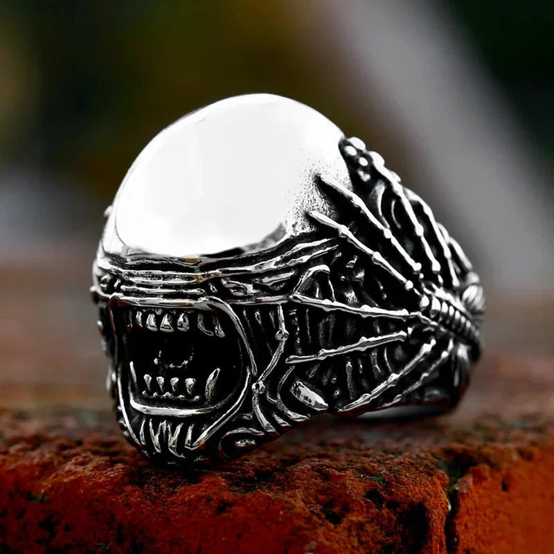 Steel Soldier Alien Skull Ring — dettaglio
