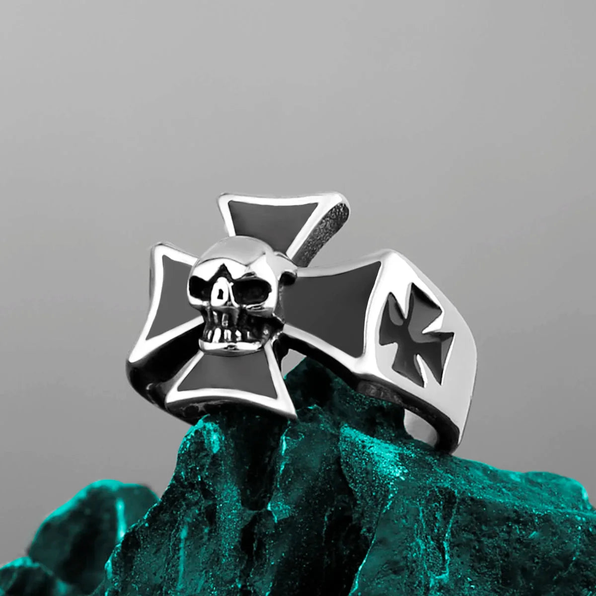 Steel Soldier Cross Ring — vista frontale
