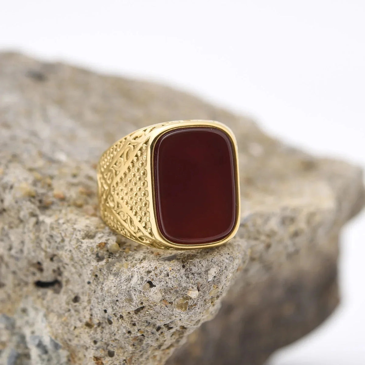 Stone Oval Signet Ring — dettaglio