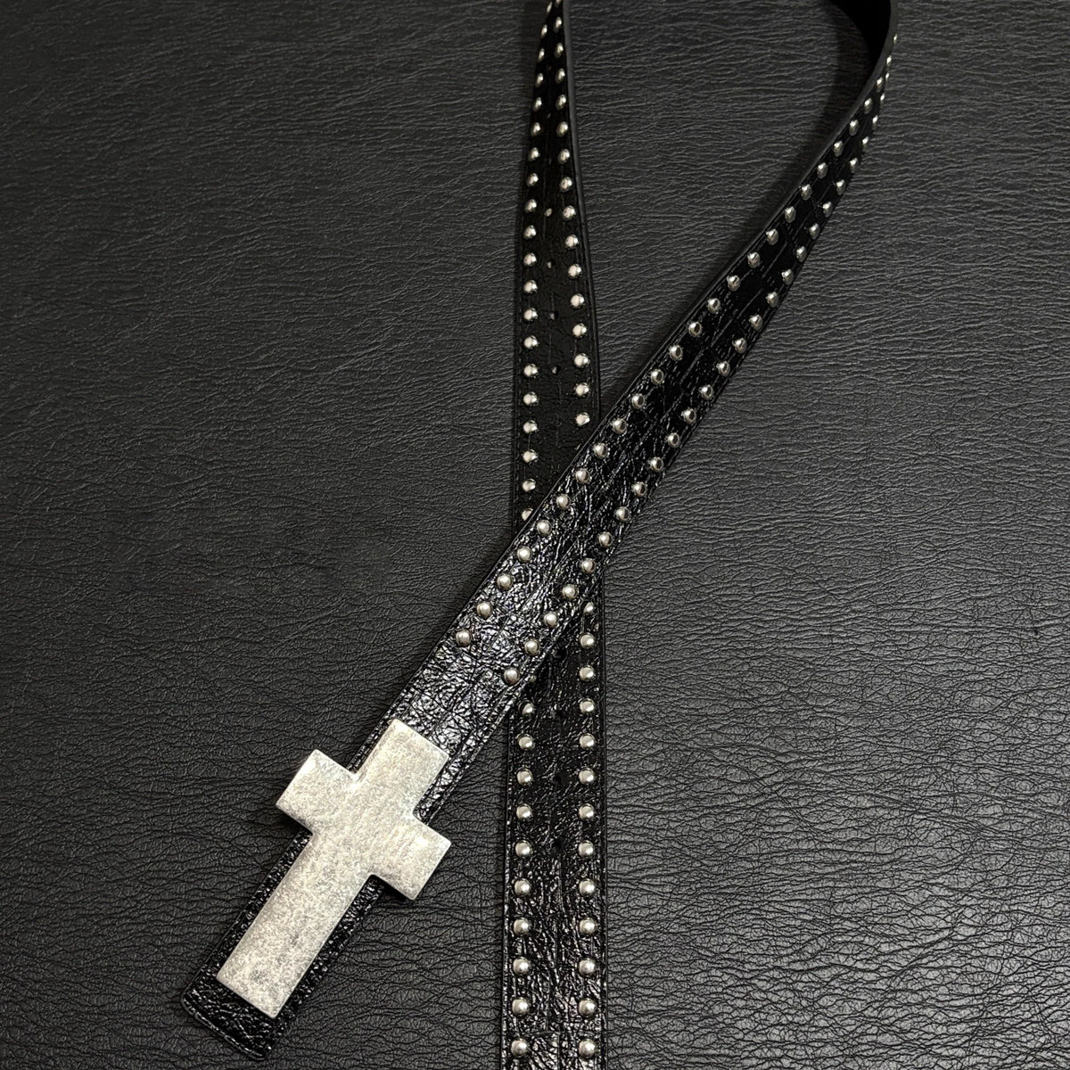Subculture Y2K Punk Studded Cross Belt — dettaglio del tessuto