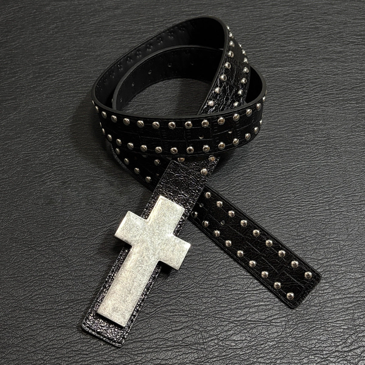 Subculture Y2K Punk Studded Cross Belt — vista laterale