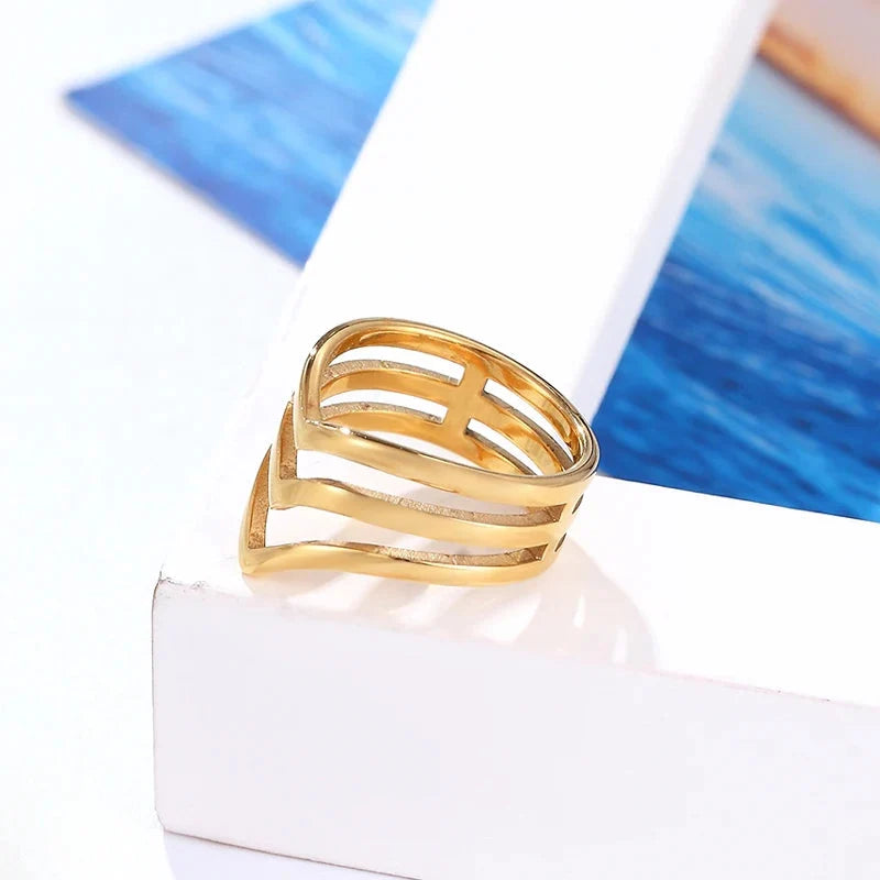 Three V Shape Ring — dettaglio