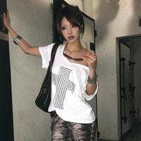 Trashy Grunge Y2K Metal Cross Graphic V Neck T Shirt — vista frontale