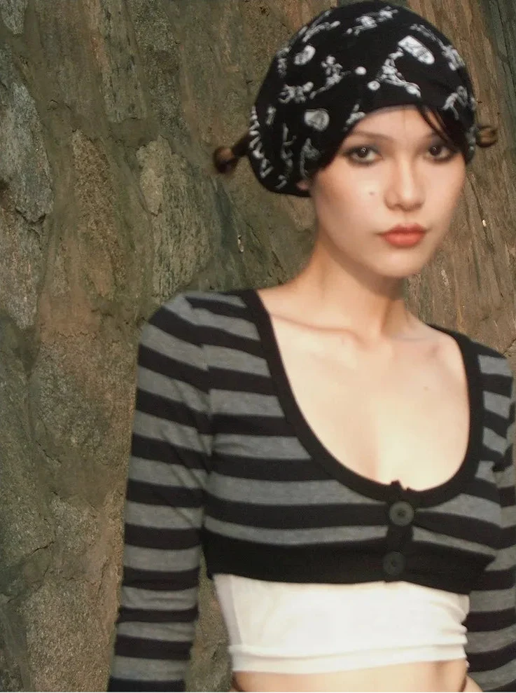 Trashy Y2K Striped Low Cut Long Sleeve Crop Top — dettaglio