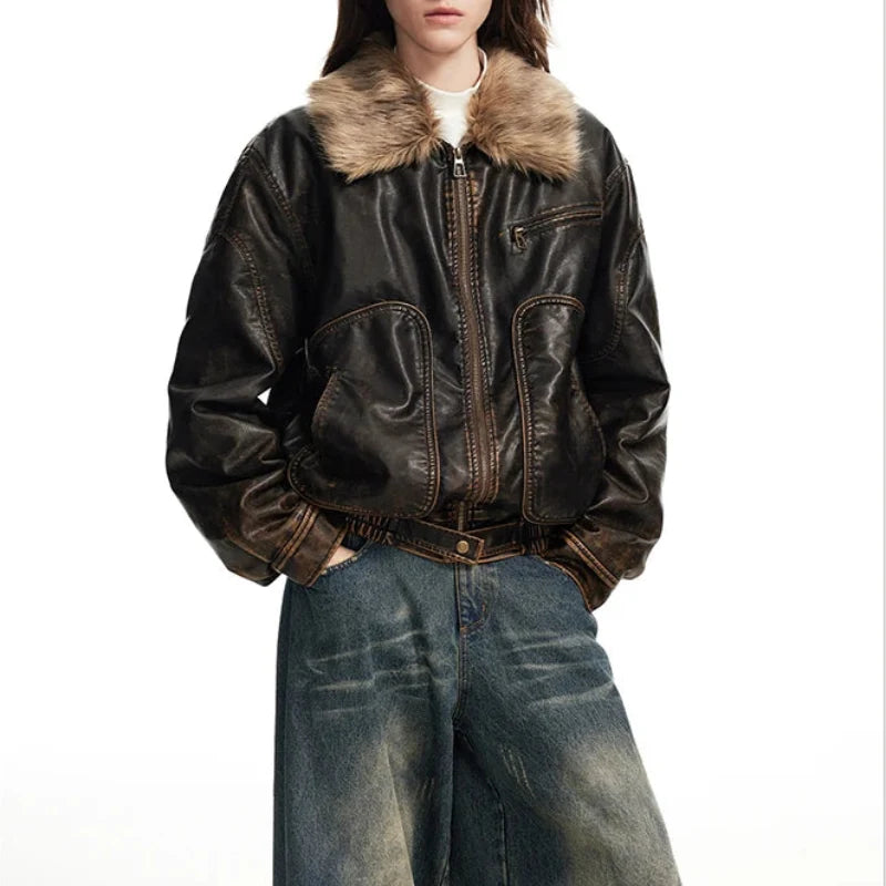 Vintage Distressed Y2K Brown Faux Leather and Fur Jacket — dettaglio della stampa