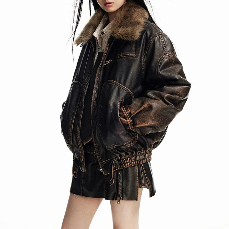 Vintage Distressed Y2K Brown Faux Leather and Fur Jacket — vista frontale