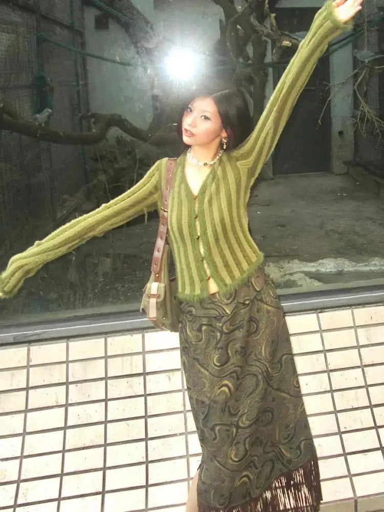 Vintage Y2K Green Striped Crop V Neck Cardigan — in alternativa