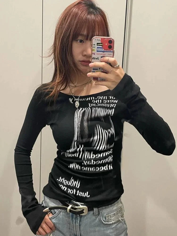 Womens Long Sleeve Y2K Graphic Top — vista frontale
