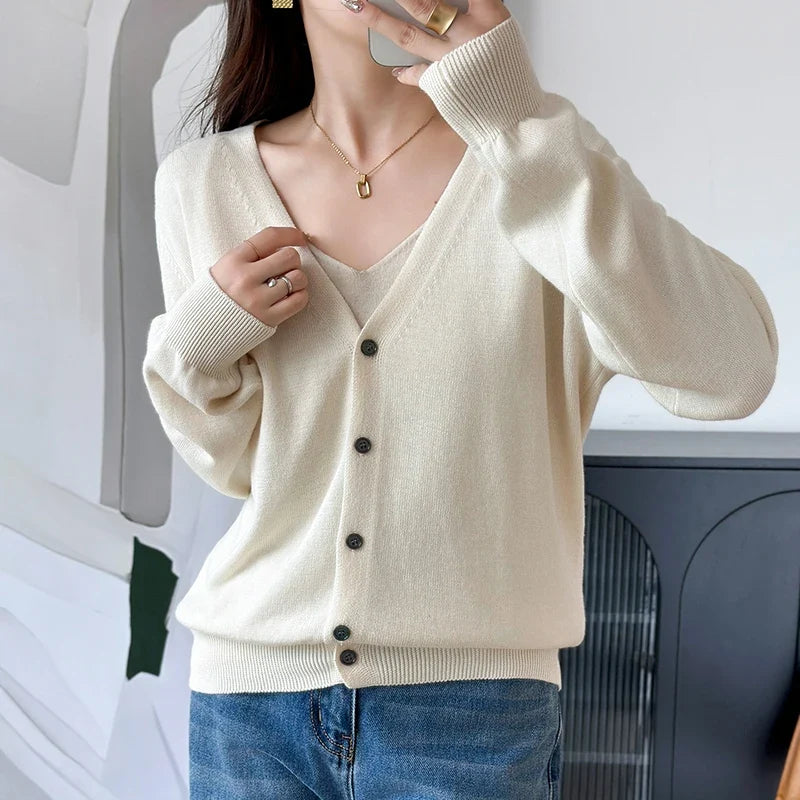 Womens V Neck Y2K Button Up Cardigan — vista frontale