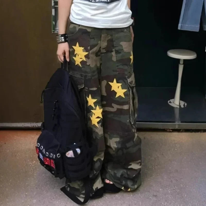 Womens Y2K Tomboy Vintage Baggy Camouflage Cargo Jeans — vista frontale