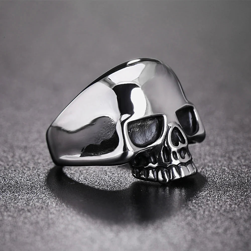 Wrap Around Skull Ring — vista posteriore