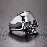 Wrap Around Skull Ring — vista posteriore