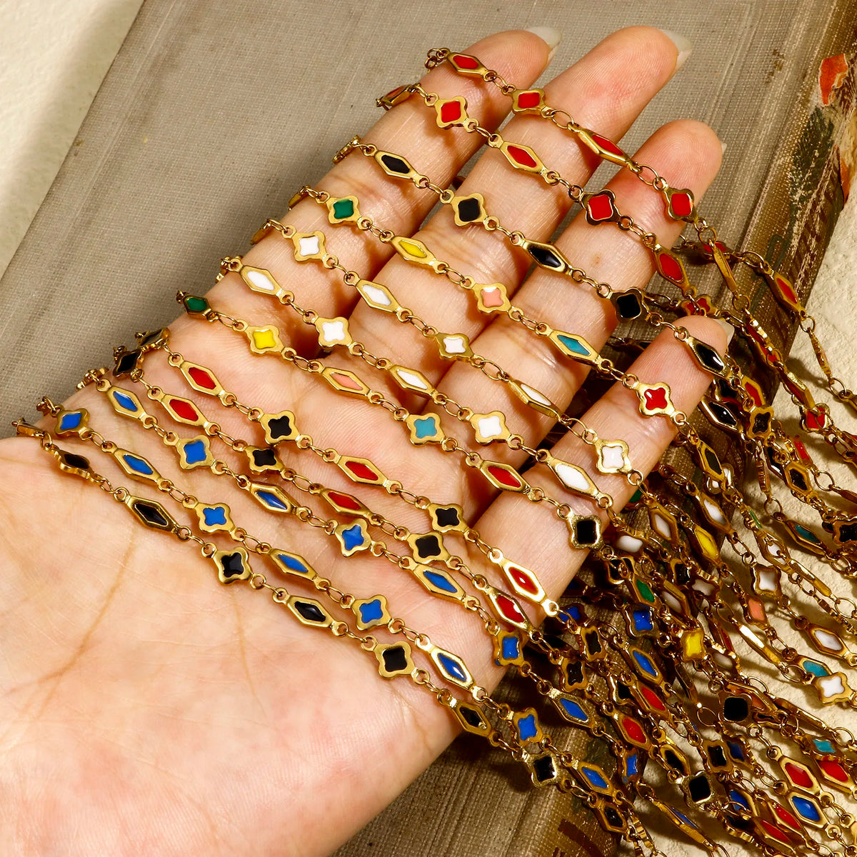 1 Meter Geometric Necklace — dettaglio del tessuto