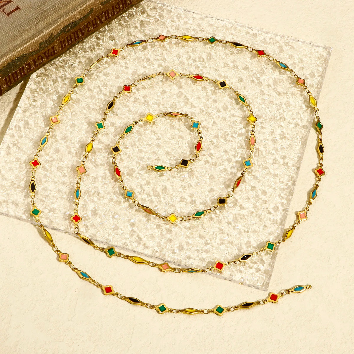 1 Meter Geometric Necklace — vista posteriore