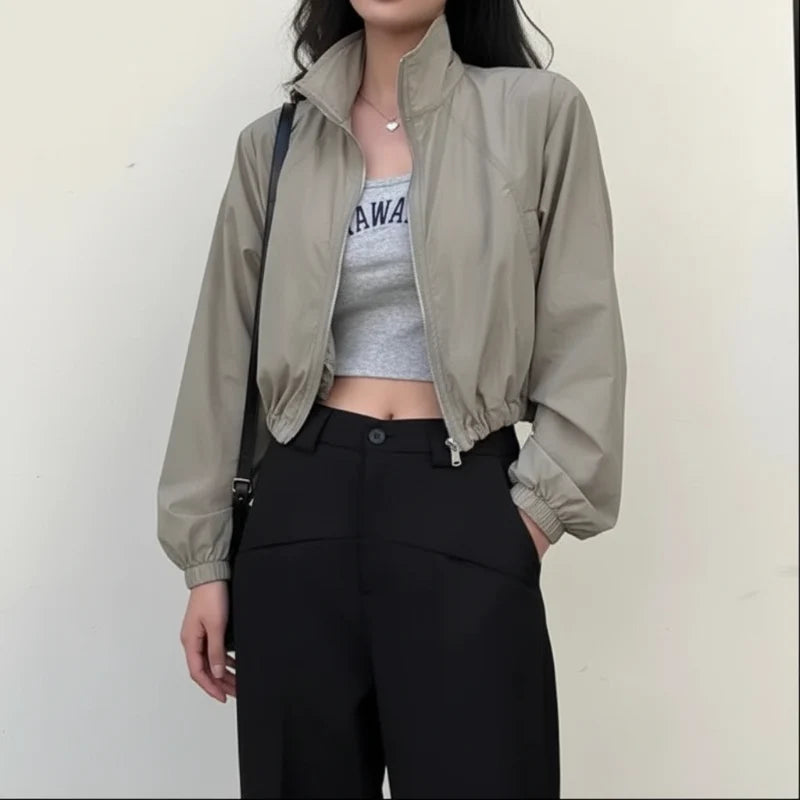 90s Style Vintage Cropped Windbreaker Jacket — dettaglio della stampa