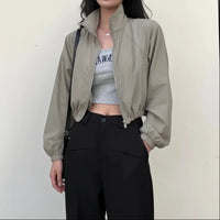 90s Style Vintage Cropped Windbreaker Jacket — dettaglio della stampa