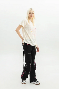 Accessorised Baggy Cargo Jeans — dettaglio della stampa