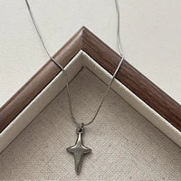 Aesthetic Star Cross Pendent Necklace — vista posteriore