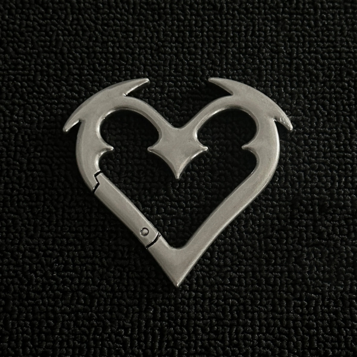 Angel Heart Belt Loop Carabiner Keychain — in alternativa