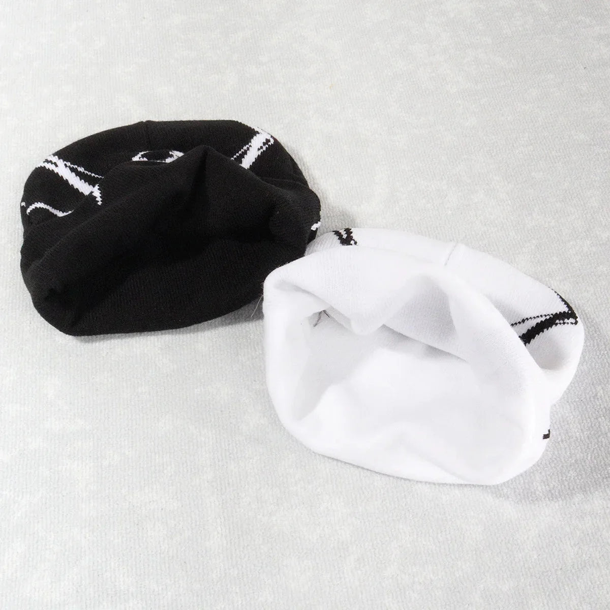 Arachnid Spider Beanie — vista laterale