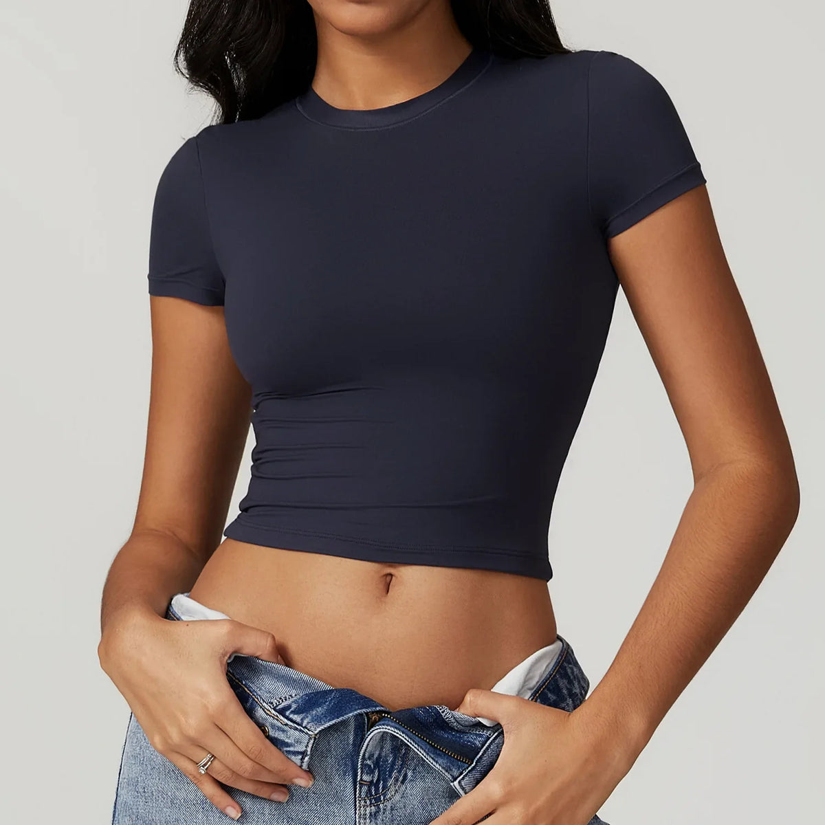 Athleisure Yoga Baby Tee Crop Top — dettaglio della stampa