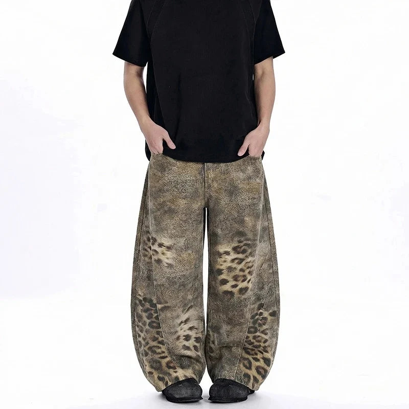 Avant Garde Leopard Print Oversized Wide Leg Barrel Jeans — dettaglio