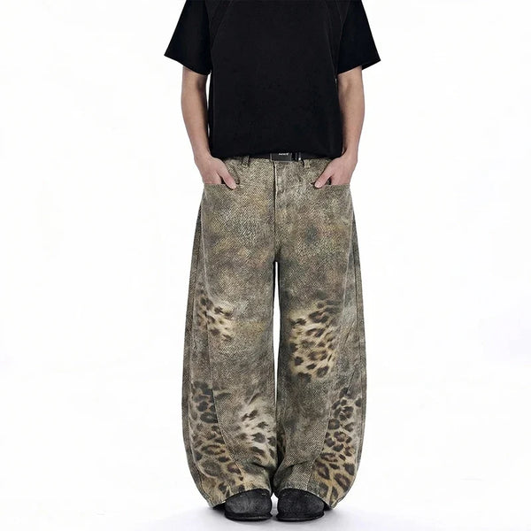 Avant Garde Leopard Print Oversized Wide Leg Barrel Jeans — vista frontale