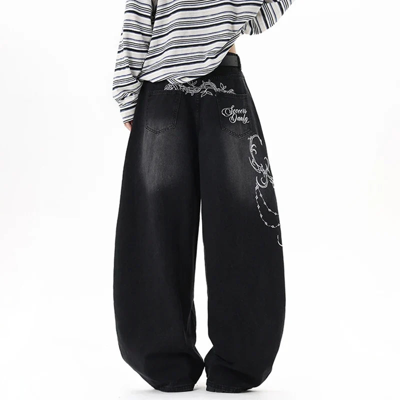 Baggy Black Accessorised Embroidered Jeans — dettaglio della stampa