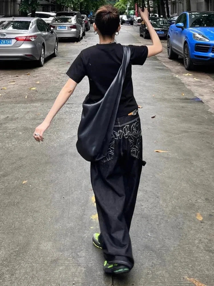 Baggy Black Embroidered Jeans — vista laterale