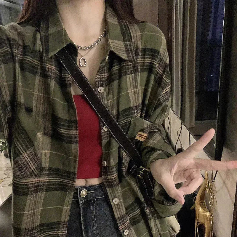 Baggy Green Plaid Long Sleeve Button Up Shirt — vista posteriore
