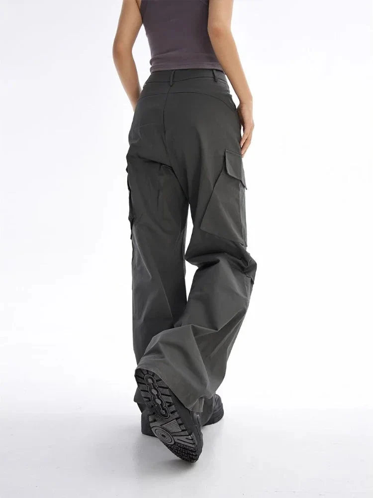 Baggy Grey Cargo Trousers — dettaglio della stampa