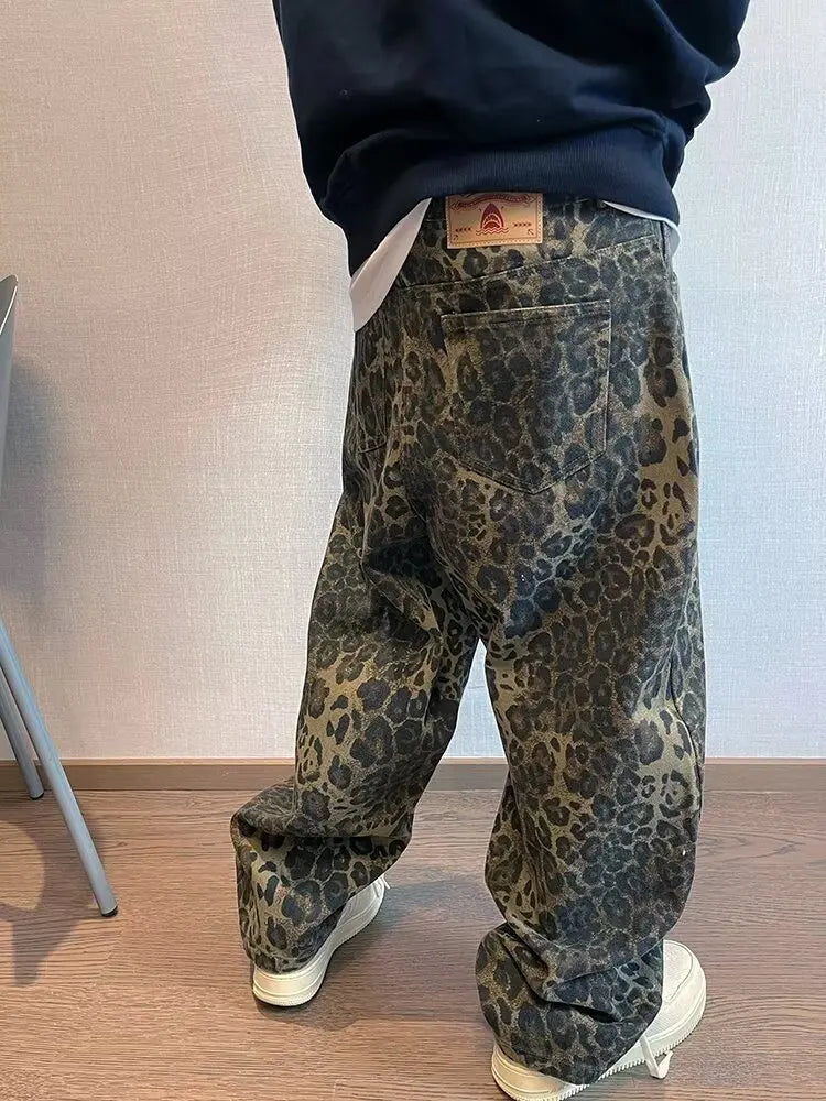 Baggy Leopard Print Jeans — vista laterale
