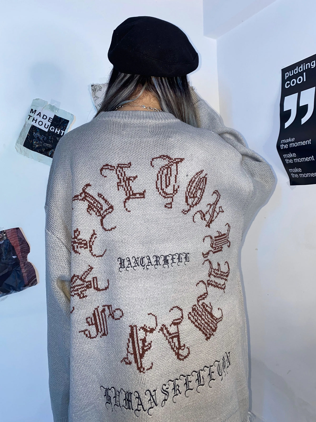 Bat Skeleton Graphic Knitted Sweater — dettaglio del tessuto