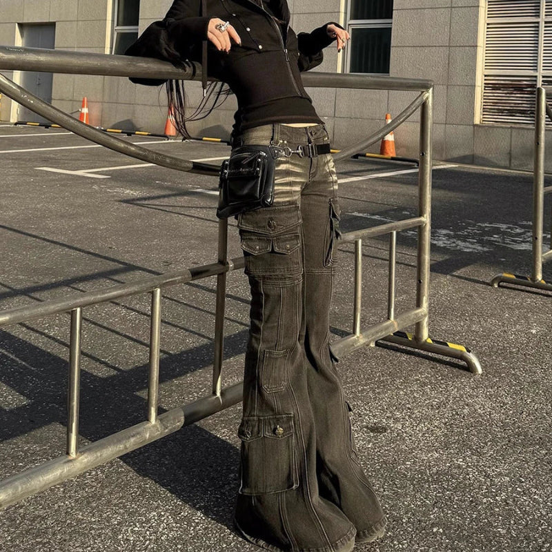 Black Low Waist Cargo Flared Jeans — vista posteriore