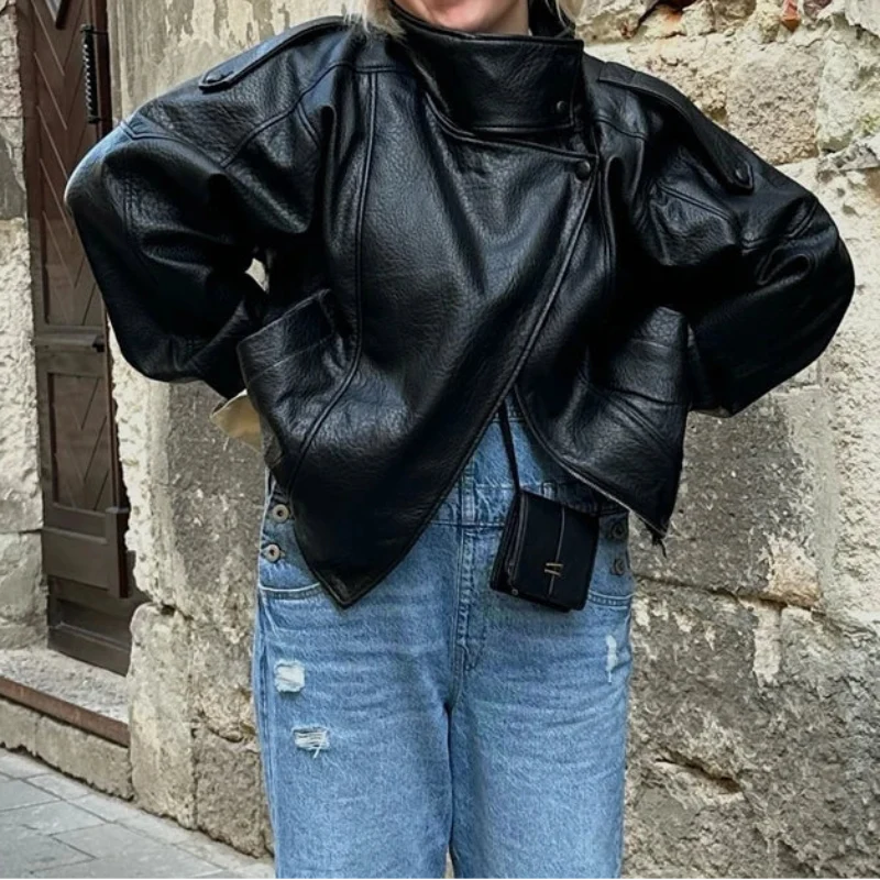 Black Snap Button Faux Leather Jacket — in alternativa