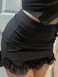 Black Striped Lace Frill Mini Skirt — vista frontale