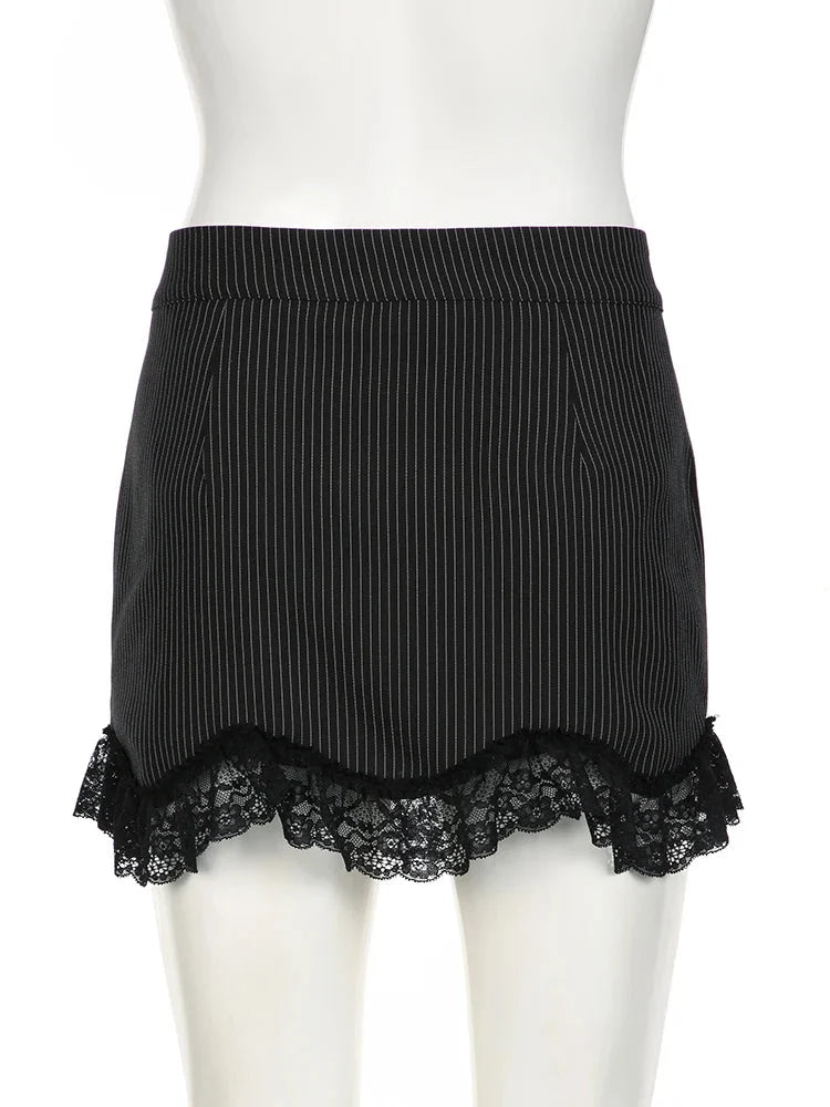 Black Striped Lace Frill Mini Skirt — in alternativa