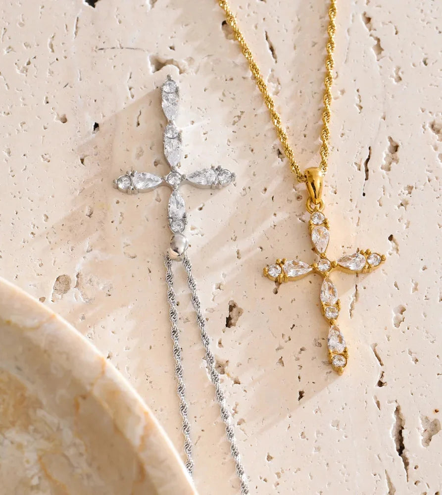 Bling Cross Pendant Necklace — dettaglio della stampa
