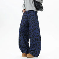Blue Leopard Print Wide Leg Barrel Denim Jeans — dettaglio della stampa